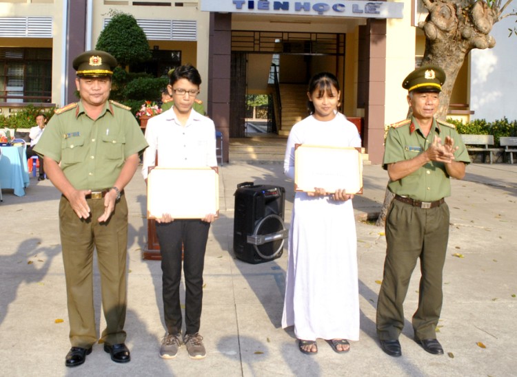 Tuyên dương học sinh trường THPT Lê Lợi trong phong trào toàn dân bảo vệ an ninh tổ quốc